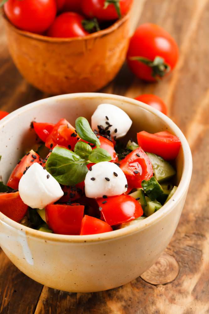 Salade De Tomates Concombre Mozzarella Une Salade Toute Simple L Gere